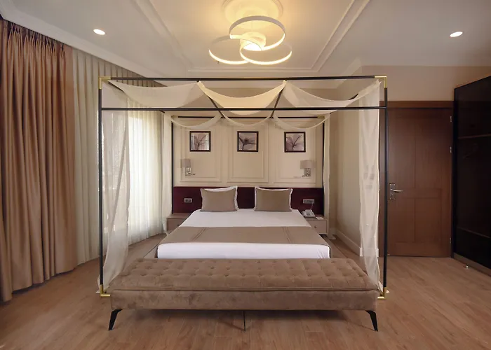 Continental Pera Hotel 4*